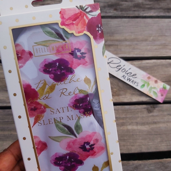 Sleep Mask & Magnet 🧲 - Picture 4 of 5